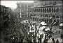 piazza delle Erbe corteo funerali vittime bombardamento 1918 (Daniele Zorzi)